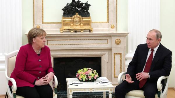 Путин объяснил Меркель позицию России по ситуации в Белоруссии