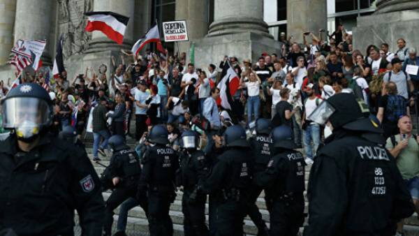 Вчера: Президент ФРГ назвал протесты в Берлине «ударом в сердце демократии»