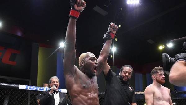 Брансон досрочно победил Шахбазяна на турнире UFC в Лас-Вегасе