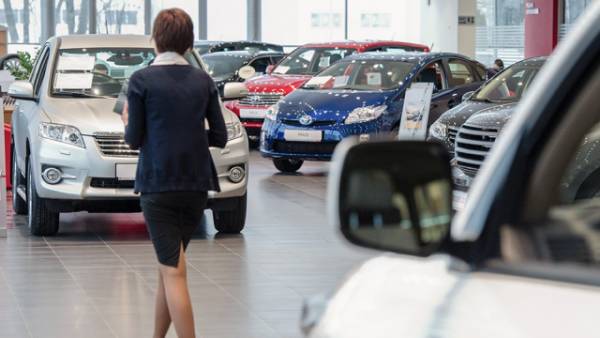 Продажи легковых автомобилей в РФ выросли в июле на 6,8%