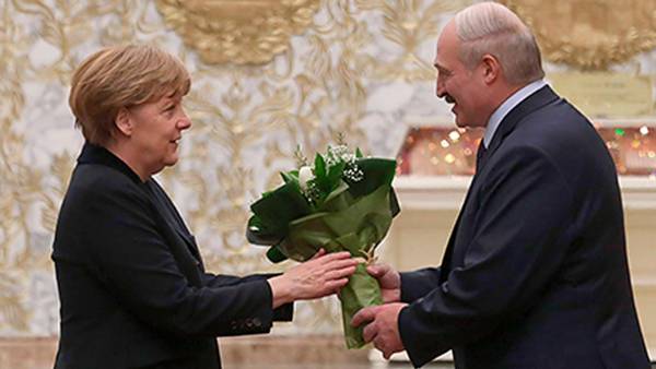 Меркель заявила, что Лукашенко несколько раз отказывался от разговора