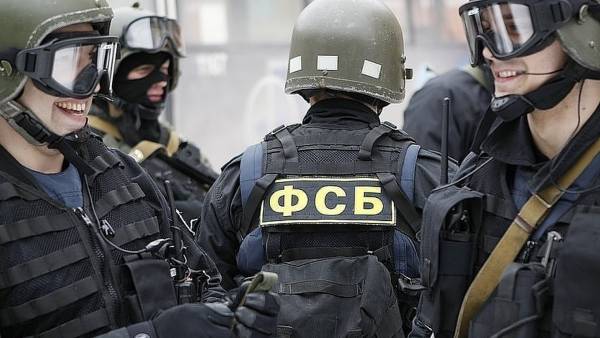 ФСБ показала видео задержания подозреваемого в госизмене военного