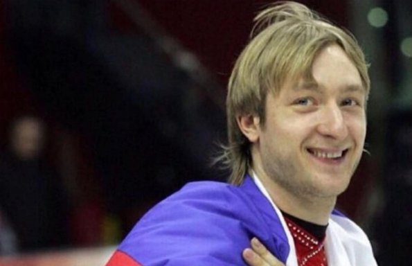 Евгений Плющенко показал, как его сын возвращается домой после тренировки