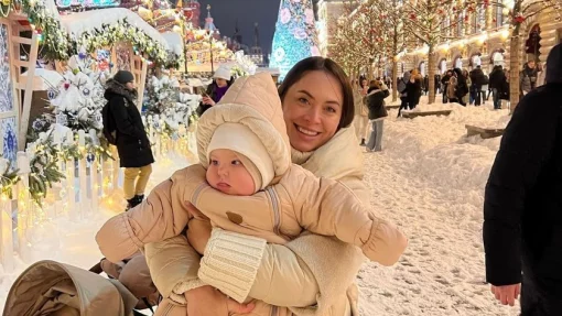Наталья Фриске организовала сказочную фотосессию возле елки для своей 8-месячной дочери