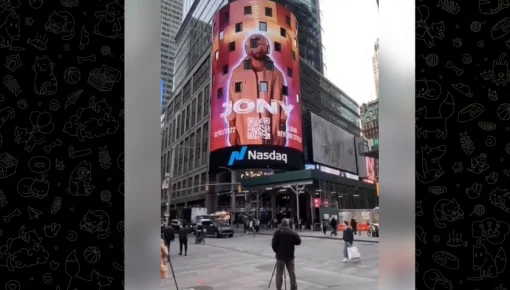 Фанаты JONY подарили певцу видео-баннер в центре Нью-Йорка в честь выхода альбома