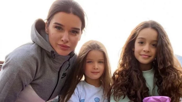Телеведущая Ксения Бородина забыла про день рождения своей младшей дочери Теоны