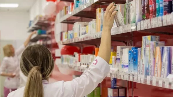 В аптеках России внезапно вырос спрос на редкий антибиотик "Флуимуцин - Антибиотик ИТ" для лечения пневмонии