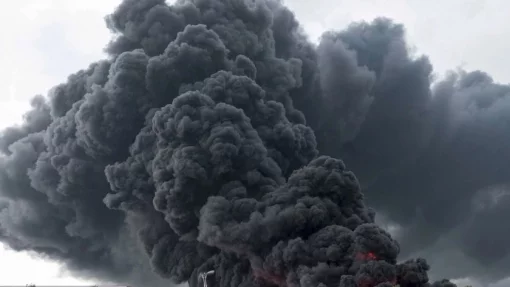 В Подмосковье дотла сгорел гипермаркет OBI, один человек погиб
