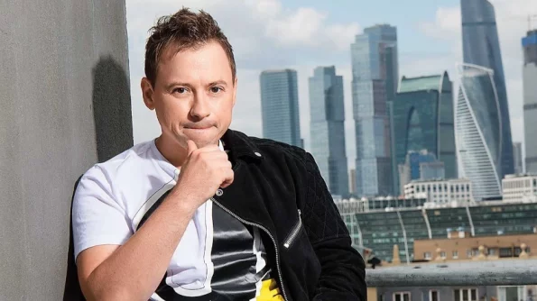 Звезда сериалов "Универ" и "СашаТаня" Андрей Гайдулян смог излечиться от рака в Германии