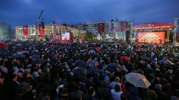 Тысячи демонстрантов вышли на улицы Стамбула против решения Эрдогана