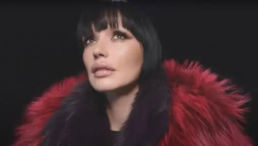 Ольга Серябкина в роскошной шубке появилась в своём новогоднем клипе "Время любовь дарить"