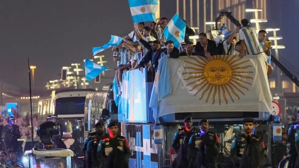 Аргентина всю ночь праздновала победу на чемпионате мира в Катаре