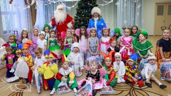 Утренники в детсадах: российским детям запретили наряжаться в костюмы голливудских героев