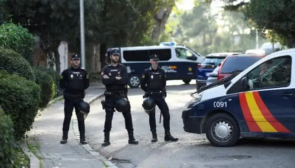 ТАСС: В посольстве США в Мадриде обнаружена посылка со взрывным устройством