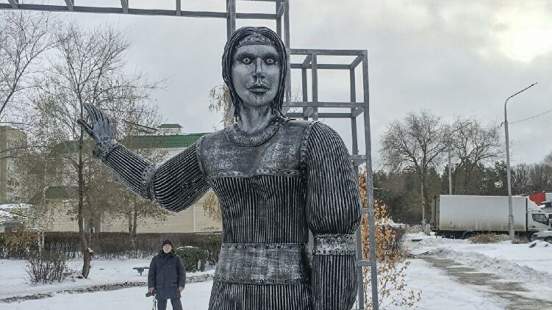 В Нововоронеже убрали памятник испугавший горожан
