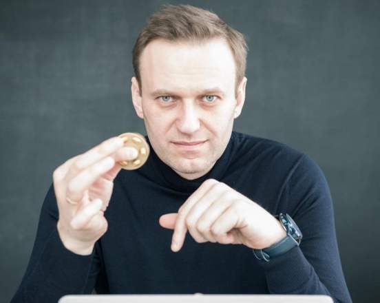 Песков считает, что у Навального мания преследования и величия
