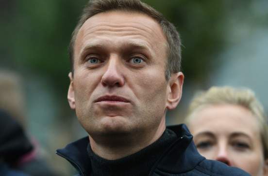 Песков заявил о "приглядывании" Путина за Навальным