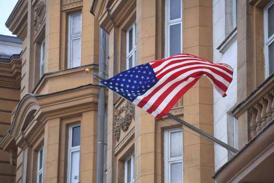 США закрывает 2 консульства в России для распределения сотрудников