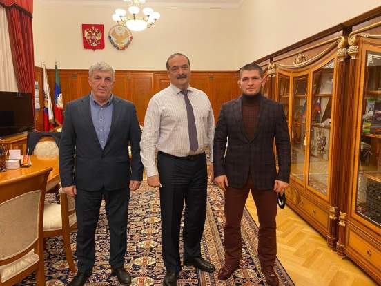 ВРИО Дагестана Меликов и Нурмагомедов обсудили развитие футбола и строительство спортивной базы в Дагестане