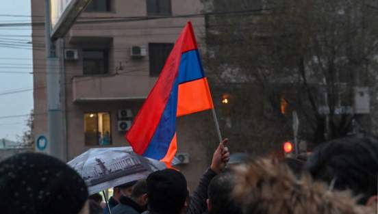 Протестующие в Ереване требуют отставки Пашиняна