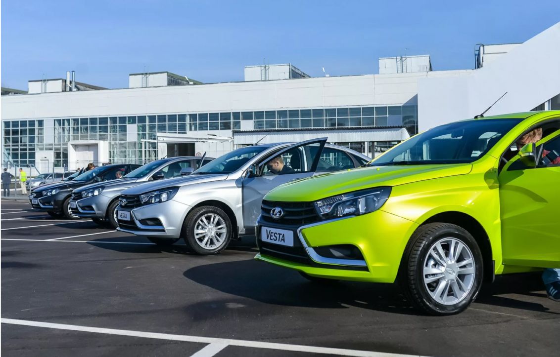 АвтоВАЗ в ноябре обновил месячный рекорд продаж в России за семь лет