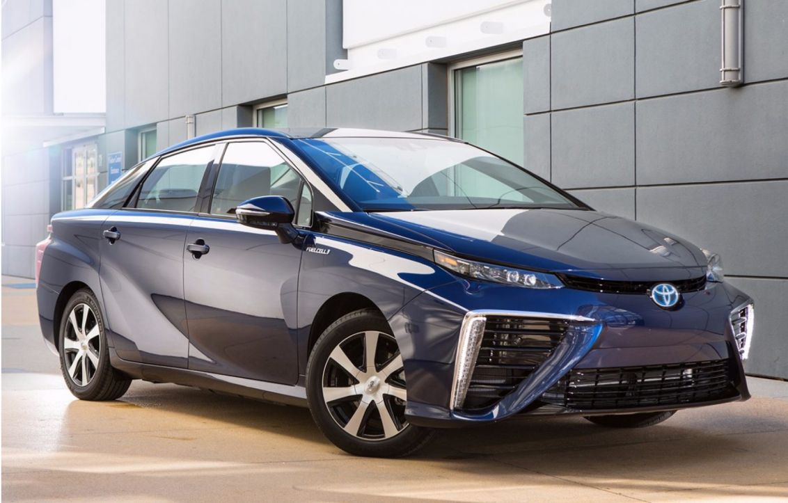 В Японии стартовали продажи новой Toyota на водороде