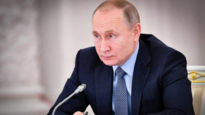 Bloomberg: элиты обсудили планы Путина после отставки