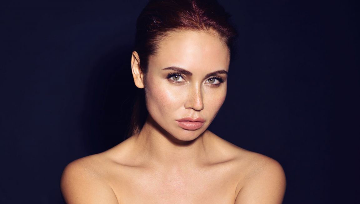 Засветила красивую грудь: Ляйсан Утяшева стала звездой откровенной фотосессии