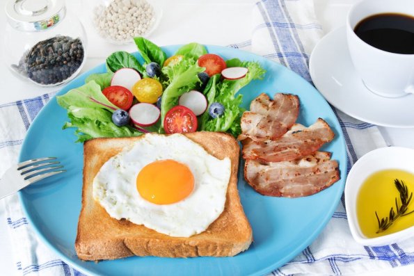Eat This, Not That: названы худшие привычки на завтрак для худеющих после 40