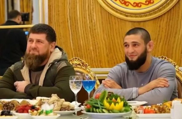 Шведский боец Хамзат Чимаев опубликовал совместную фотографию с Кадыровым