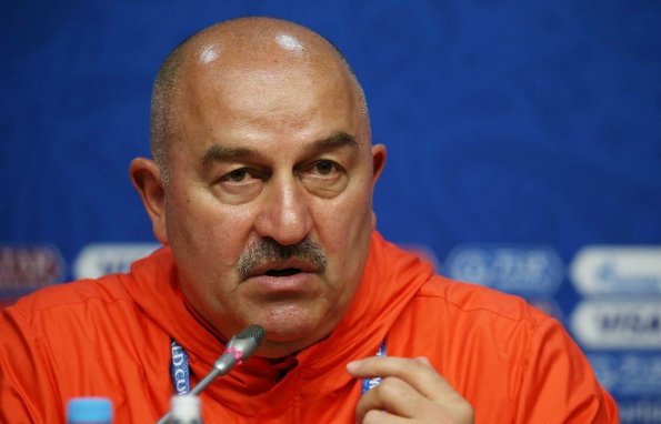 Дзюба осудил болельщиков за критику бывшего тренера сборной России Станислава Черчесова