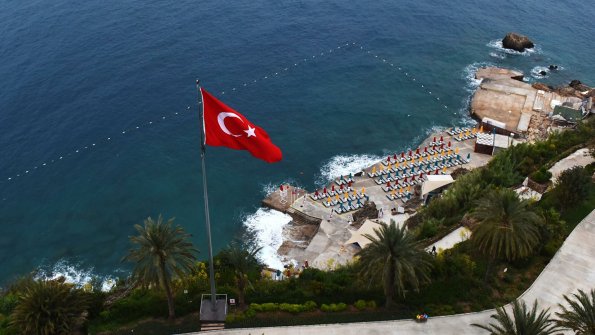Турция жалуется на российских туристов и ждёт более богатых немцев