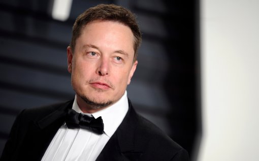 Глава «Tesla» Илон Маск сам себя подстриг для фото в журнале «Times»
