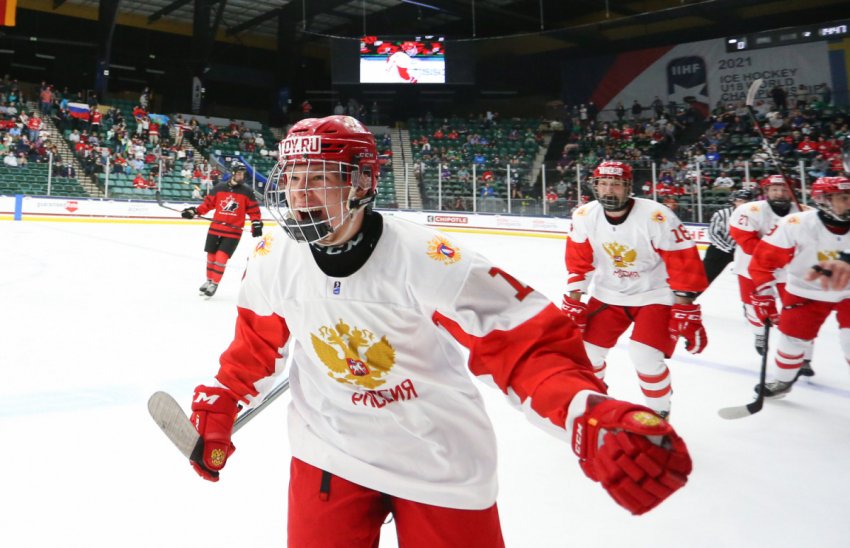 Экс-хоккеист Виталий Прошкин высказался о шансах 17-летнего Мичкова попасть на Олимпиаду