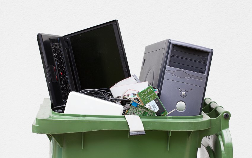 С 1 марта россиянам будет запрещено выбрасывать бытовую технику и компьютеры в мусорные баки