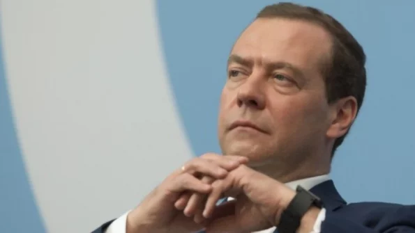 Медведев заявил о необходимости отодвинуть "границы угроз" России до Польши