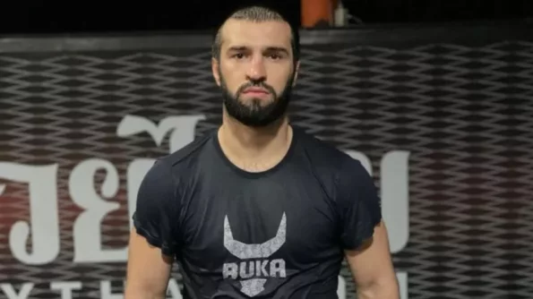 Боец смешанных единоборств (ММА) Зубайра Тухугов проиграл в турнире UFC 284