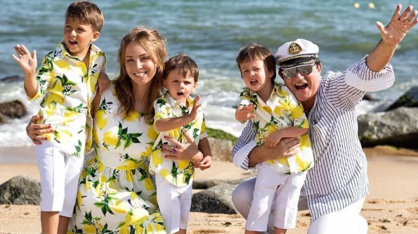Телеведущий Дмитрий Дибров с женой и детьми покинул Россию и отправился на отдых в Таиланд