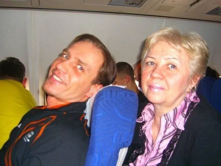 Мама Романа Костомарова в день рождения сына не смогла сдержать эмоций: Молюсь Богу за него
