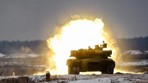Опубликованы первые кадры применения российского танка Т-14 "Армата" в зоне СВО на Украине