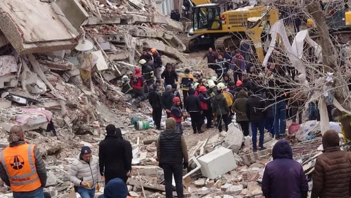 "Про уродов и людей": россияне сравнили поведение соотечественников во время землетрясения