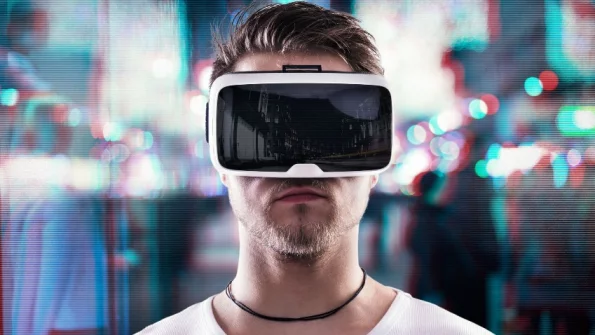 Психологи сообщили, что флирт в VR снижает риск измен партнеру