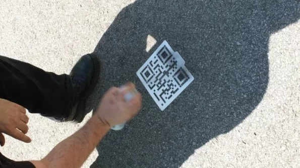 Замглавы ЦБ Зубарев: мошенники распространяют QR-коды в общественных местах