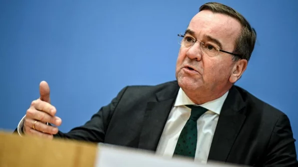 Министр обороны Германии не уверен в перспективах Украины по Крыму