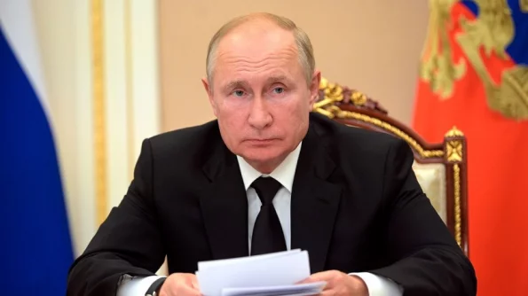 Bloomberg: в Кремле рассматривают возможность встречи Путина и журналиста Такера Карлсона