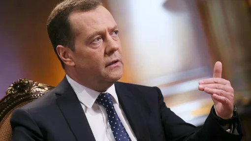 Зампред СБ РФ Медведев назвал новые санкции направленными против всех россиян