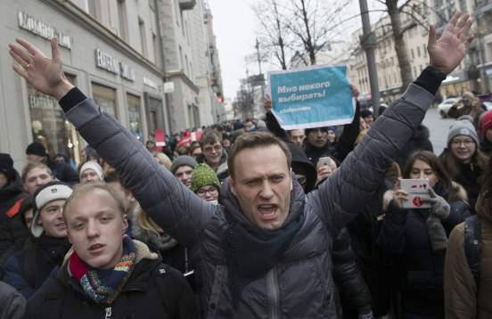 Лидер партии "Яблоко" Явлинский заявил, что Навальный руководит протестами из тюрьмы