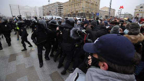 В России назвали число осужденных за участие в несанкционированных митингах