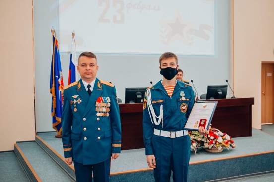 В Иванове кадета МЧС наградили за спасение ребенка