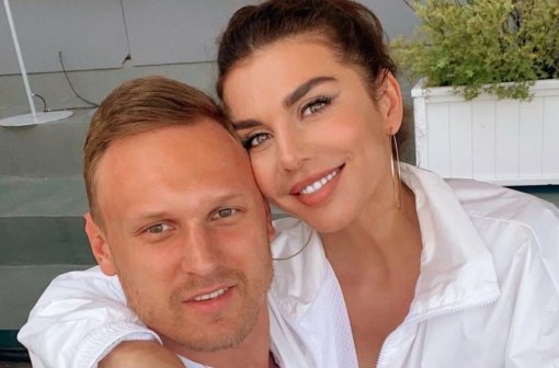 Певица Анна Седокова намекнула на расставание со своим мужем Янисом Тиммой